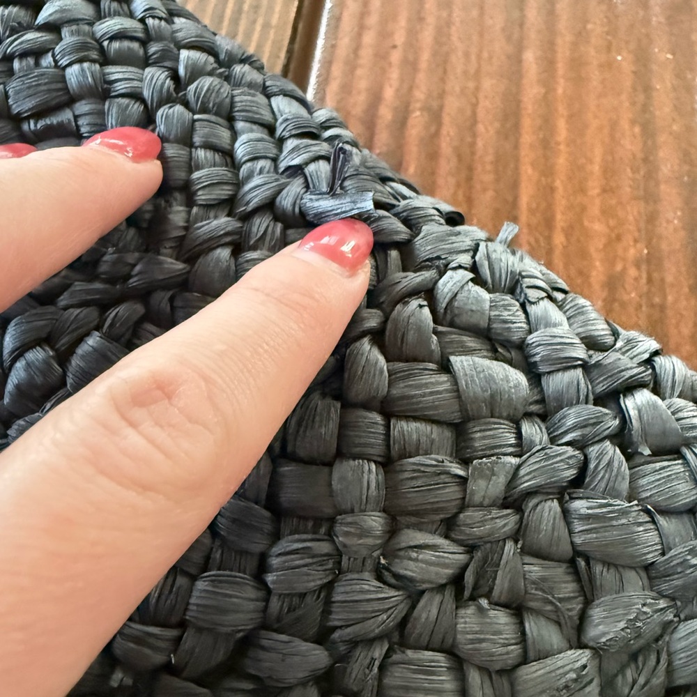 FINAL PRICE ❤️‍🔥 BLACK WOVEN CLUTCH NWOT - Picture 4 of 9